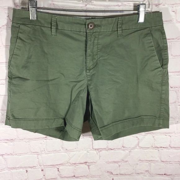 Old Navy Green Everyday Shorts - Size 6 - Picture 1 of 5
